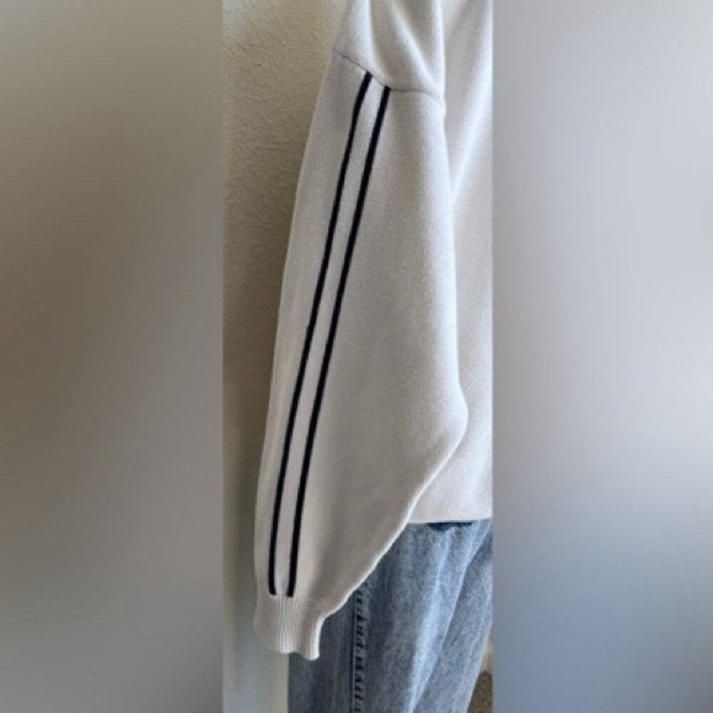 White Sweater With Abstract Pattern - image 5